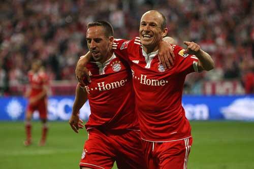 &bdquo;Man hat mit Ribéry und Robben zwei Weltklassespieler in der Mannschaft, die hatten wir in dieser Form damals nicht&ldquo;: Mehmet Scholl lobt die Flügelzange der Bayern.