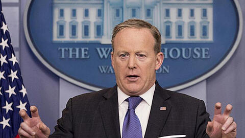 Spicer hat mit einem Satz über Adolf Hitler für Irritationen gesorgt.