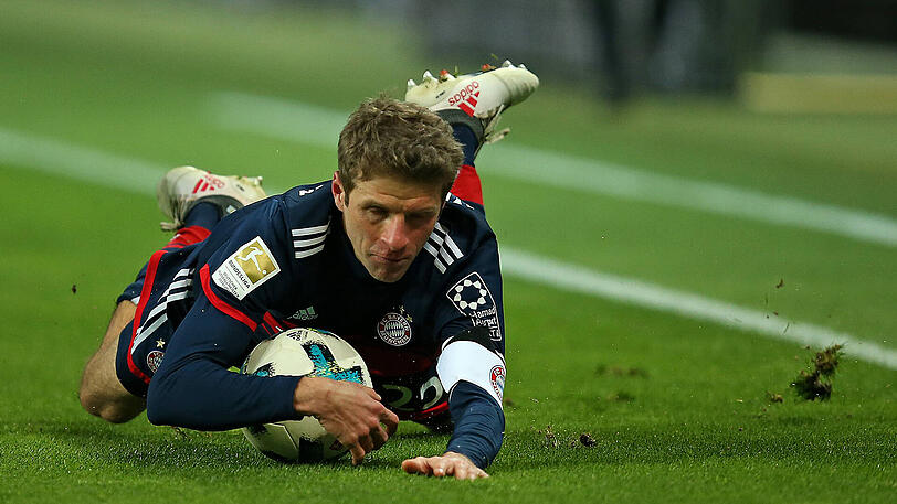 Thomas Müller: Note 4.
 Der Kapitän am 1:0 beteiligt, ansonsten etwas verloren als Rechtsaußen. Zog immer wieder in die Mitte. Machte zu wenig aus seinen Ballaktionen.