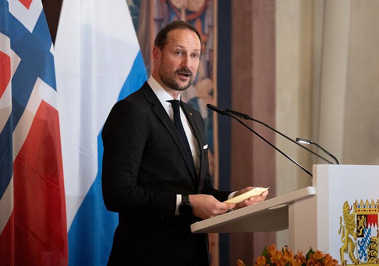 Kronprinz Haakon spricht in der Residenz bei einem Empfang der bayerischen Staatsregierung.