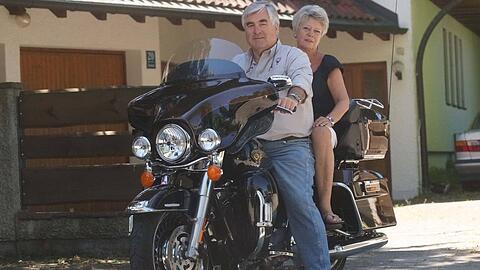 Joseph und Heide-Marie Huber auf ihre "E-Glide"