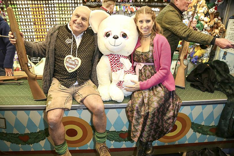 Angermaier-Chef Axel Munz und Cathy Hummels (eigene Kollektion: "Catherine Hummels bei Angermaier") haben zum Wiesn-Besuch geladen