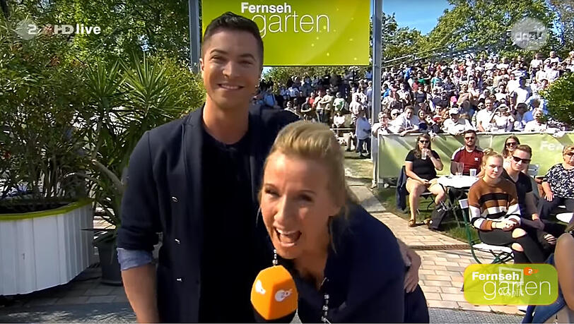 Julian David und Moderatorin Andrea Kiewel am Sonntag im "Fernsehgarten". Julian David und Moderatorin Andrea Kiewel am Sonntag im "Fernsehgarten".