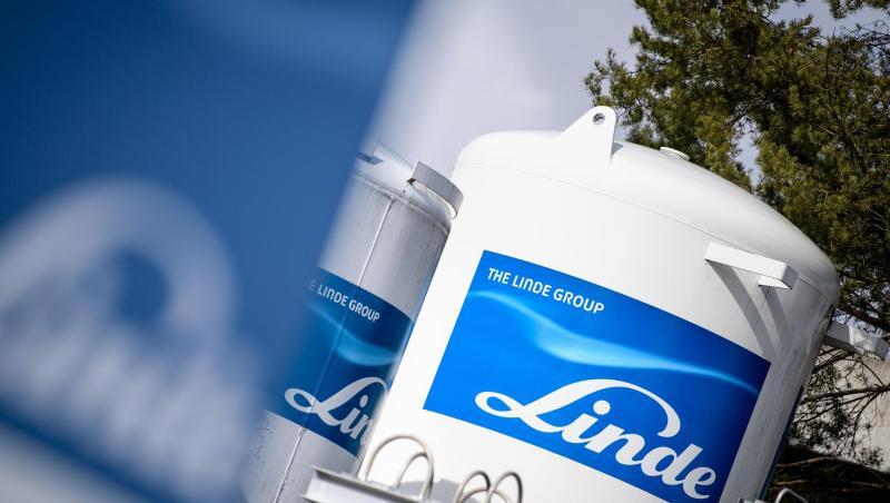 Das Logo des Industriegaskonzerns Linde ist auf Gasbehältern der Linde AG zu sehen. Foto: Matthias Balk/Archivbild Das Logo des Industriegaskonzerns Linde ist auf Gasbehältern der Linde AG zu sehen. Foto: Matthias Balk/Archivbild