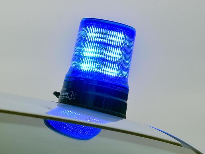 Blaulicht auf einem Einsatzwagen der Polizei. Foto: Patrick Pleul/ZB/dpa/Symbolbild