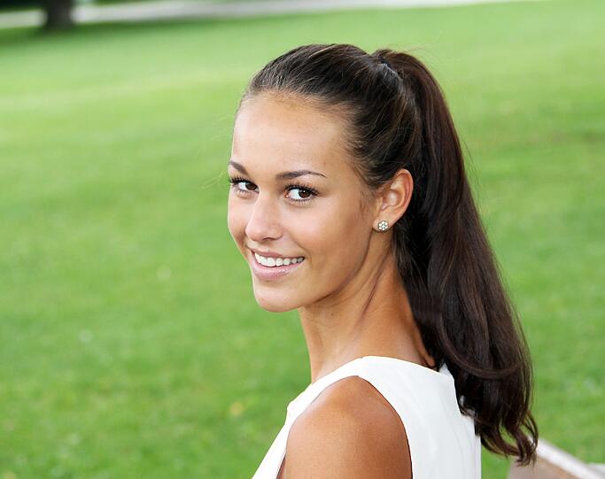 Die schöne Giulia Schmitt wollte ursprünglich Ballett-Tänzerin werden. Jetzt versucht sie ihr Glück mit einer Karriere als Model. Wird sie die Schönste Müncherin werden?