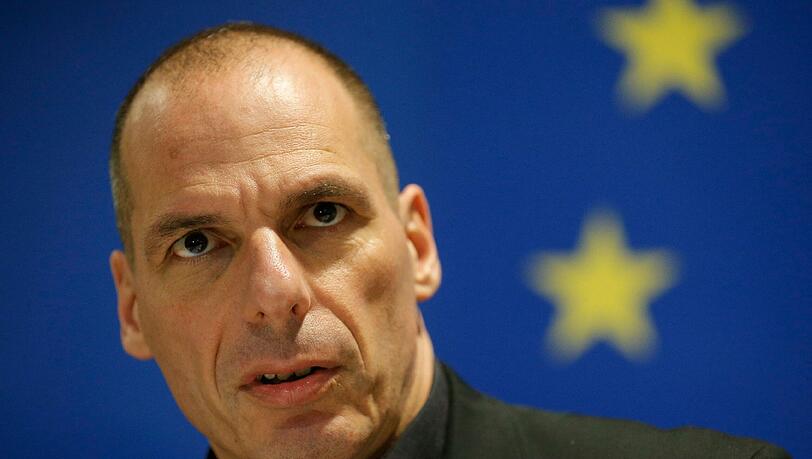 Sollte Griechenland aus dem Euro geworfen werden, will Finanzminister Varoufakis EU-Institutionen verklagen. Sollte Griechenland aus dem Euro geworfen werden, will Finanzminister Varoufakis EU-Institutionen verklagen.