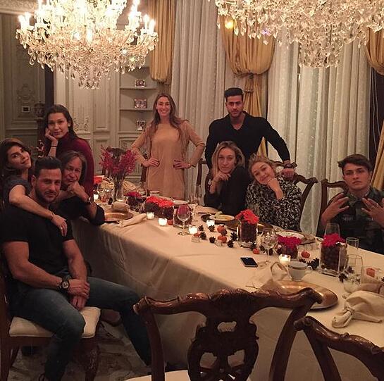 Gigi Hadid feiert im Kreise ihrer Großfamilie.