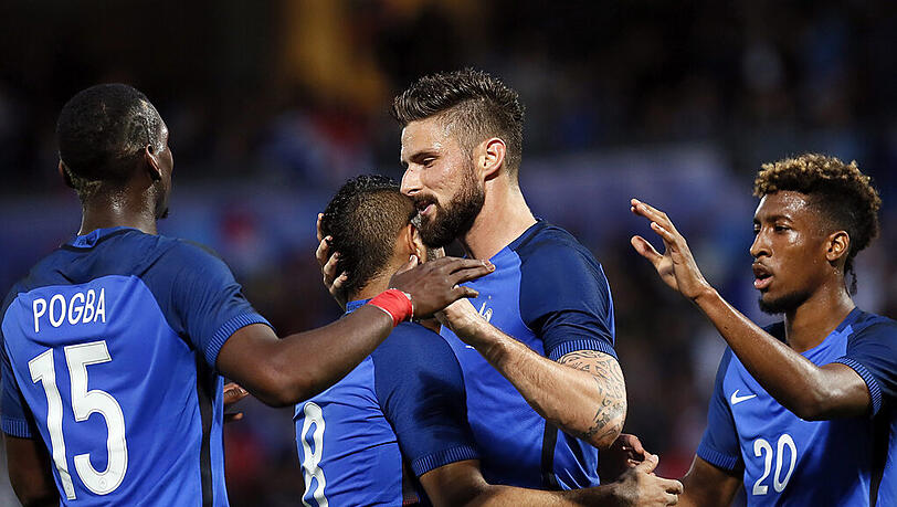 Frankreich freut sich nach der gelungenen Generalprobe gegen Schottland auf die Heim-EM. Im Bild jubelt Olivier Giroud (M). Frankreich freut sich nach der gelungenen Generalprobe gegen Schottland auf die Heim-EM. Im Bild jubelt Olivier Giroud (M).