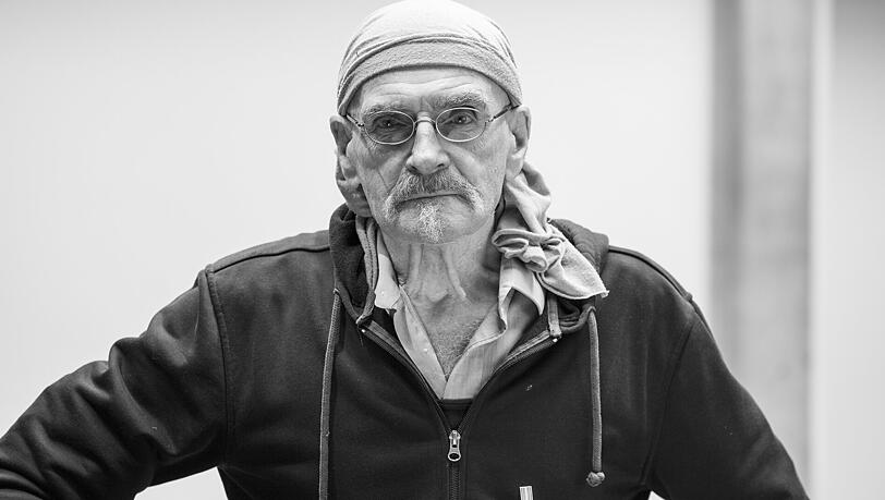 Horst Middelhoff ist eins der Fotomodelle der Ausstellung „Gesicht zeigen!“. Er lebt mit der Diagnose „HIV positiv“. Horst Middelhoff ist eins der Fotomodelle der Ausstellung „Gesicht zeigen!“. Er lebt mit der Diagnose „HIV positiv“.
