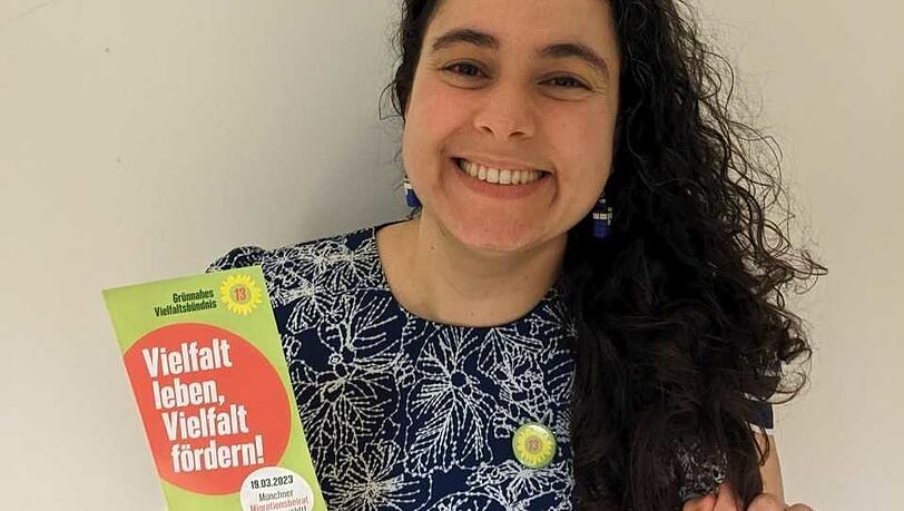 Carmen Romano hat auch beruflich viel mit Politik zu tun. Carmen Romano hat auch beruflich viel mit Politik zu tun.