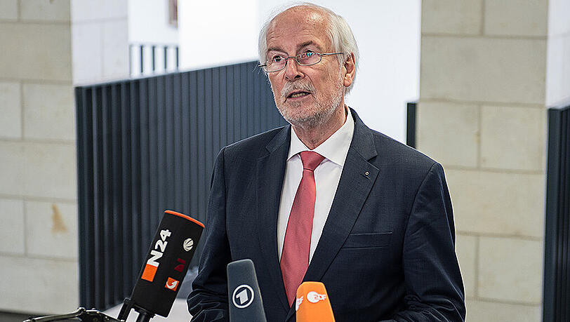 Nach seinen scharfen Angriffen gegen Justizminister Maas muss Generalbundesanwalt Range nun wohl seinen Hut nehmen. Nach seinen scharfen Angriffen gegen Justizminister Maas muss Generalbundesanwalt Range nun wohl seinen Hut nehmen.