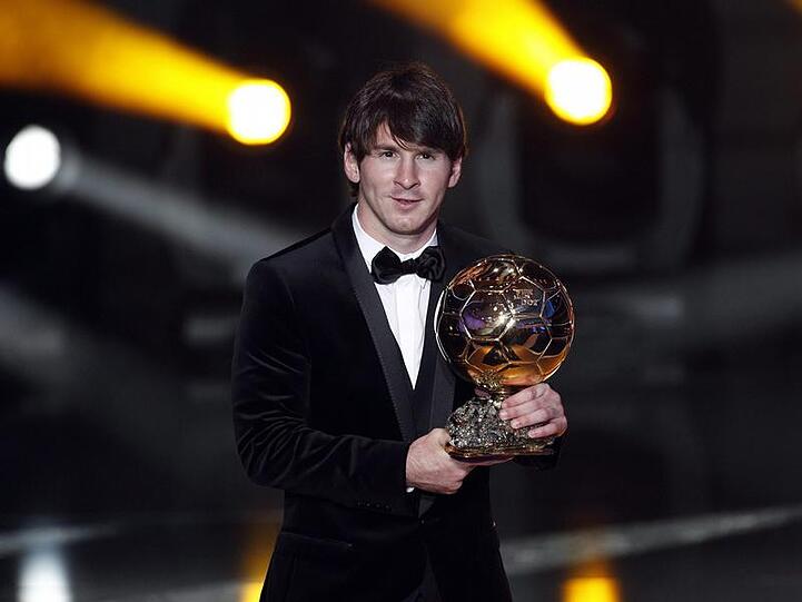 Lionel Messi mit dem "Ballon d'Or"