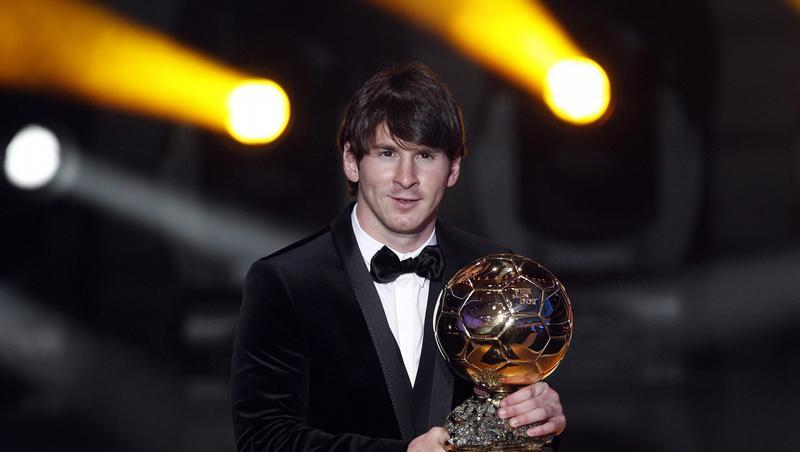 Lionel Messi mit dem "Ballon d'Or" Lionel Messi mit dem "Ballon d'Or"