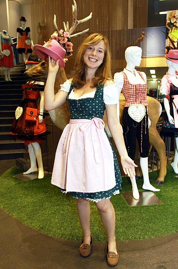 Das Stück, das Lena trägt, gibt
es für 57,70 Euro bei Wies's Tracht und mehr.