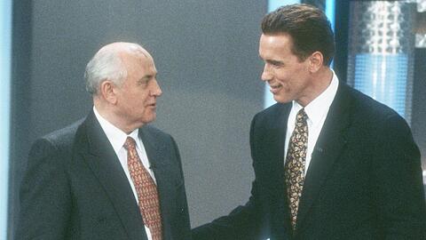 Michail Gorbatschow (li.) und Arnold Schwarzenegger 1996 bei "Wetten, dass ..?"