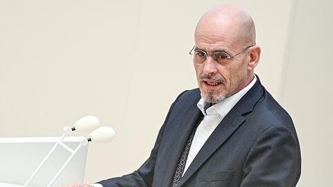 Die BSW-Fraktion von Niels-Olaf L&uuml;ders stimmt wie die AfD im Brandenburger Landtag f&uuml;r eine Neuwahl.