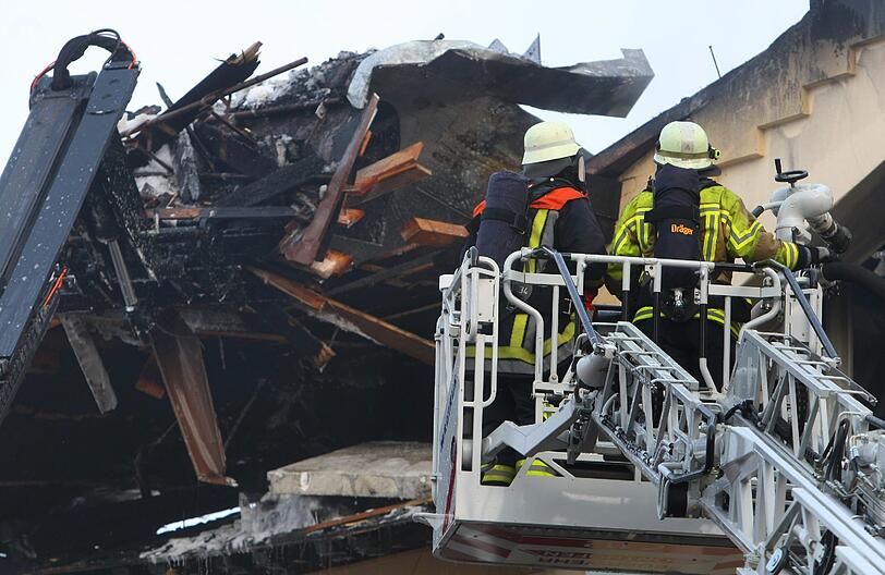 Großbrand im Oberallgäu - elf Personen kamen mit einer Rauchvergiftung ins Krankenhaus.