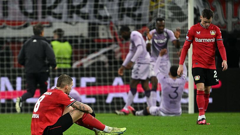 Robert Andrich (l) und seine Leverkusener unterlagen Monaco mit 2:3.