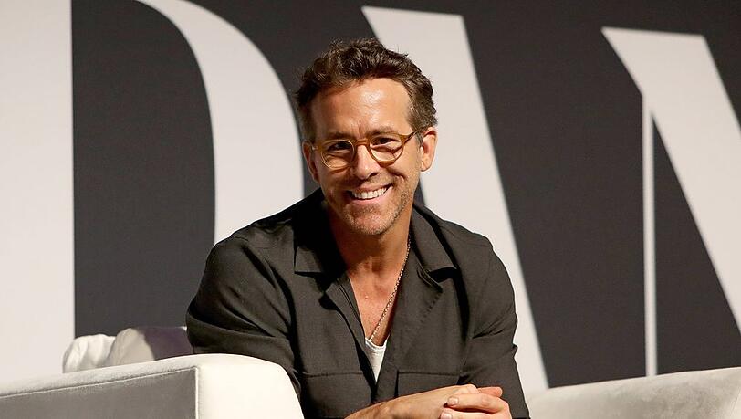 Ryan Reynolds darf sich ab sofort "Offizier" nennen. Ryan Reynolds darf sich ab sofort "Offizier" nennen.