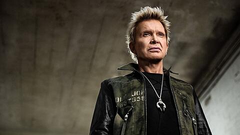 Billy Idol setzt seine Karriere mit dem neuen Album "Dream Into It" fort.