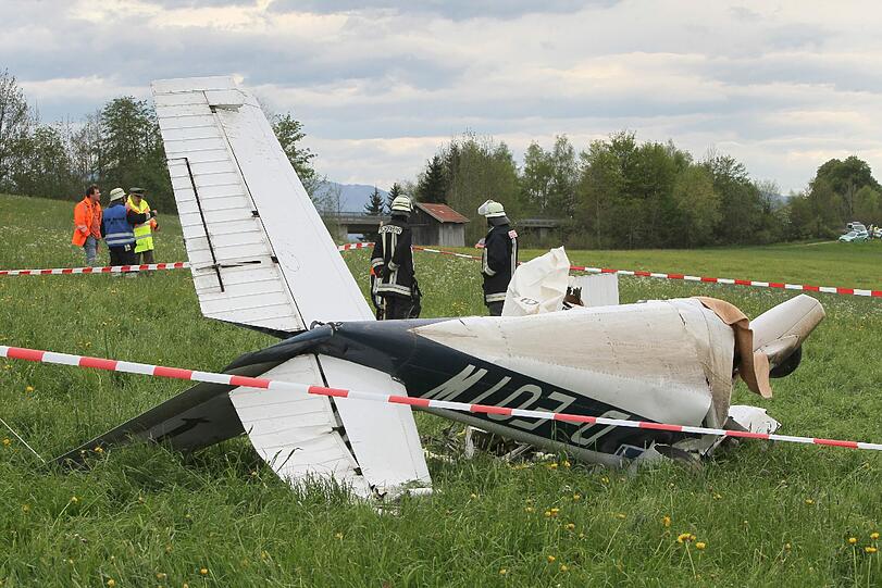 Im Allgäu bei Sulzberg zwei Kleinflugzeuge kollidiert. Zwei Männer sterben.