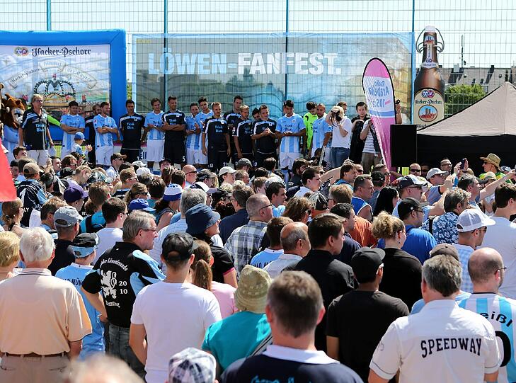 Bilder vom Löwen-Fanfest 2013.