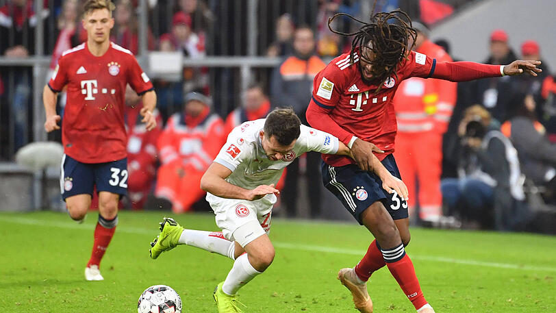 Renato Sanches NOTE 5:

Mit frischem Selbstvertrauen dank eines Länderspiel-Einsatzes für Portugal? Nicht wirklich. Übertrieb es oft mit dem Versuch, durch Dribblings in eine bessere Schussposition zu kommen. Er probiert alles, bleibt aber meist unglücklich in seinen Vorstößen. Nach 80 Minuten ausgewechselt.