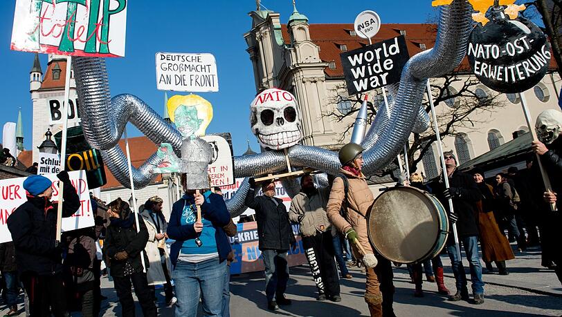 Demo 2015: Bunt und laut wird der Protest auch am Samstag. Demo 2015: Bunt und laut wird der Protest auch am Samstag.