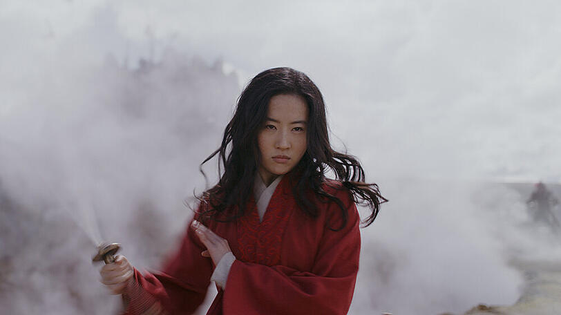 Yifei Liu als Mulan.