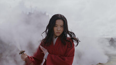 Yifei Liu als Mulan.