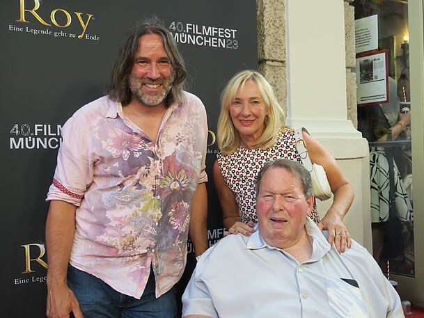 Vom Film begeistert: die ehemaligen Roy-Stammgäste Ottfried Fischer und seine Frau Simone sowie Musiker Roland Hefter (l.). Vom Film begeistert: die ehemaligen Roy-Stammgäste Ottfried Fischer und seine Frau Simone sowie Musiker Roland Hefter (l.).