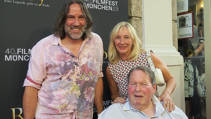 Vom Film begeistert: die ehemaligen Roy-Stammgäste Ottfried Fischer und seine Frau Simone sowie Musiker Roland Hefter (l.). Vom Film begeistert: die ehemaligen Roy-Stammgäste Ottfried Fischer und seine Frau Simone sowie Musiker Roland Hefter (l.).