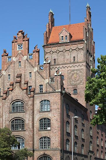 Der Turmbau des Oberlandesgerichts an der Elisenstraße.