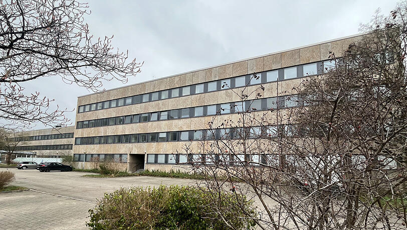 Derzeit arbeiten in der Lazarettstraße 67 noch Staatsbedienstete der Immobilien Bayern. Aber nicht mehr lange. Der 70er-Jahre-Bau wird abgerissen.