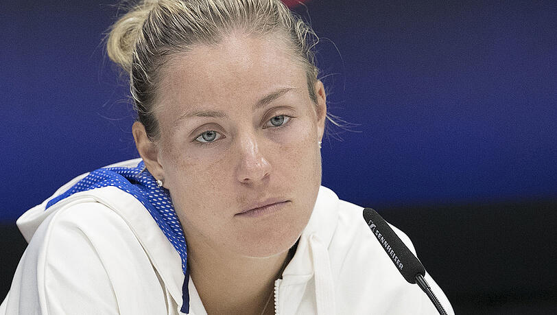 So sehen definitiv keine Sieger aus: Angelique Kerber nach ihrer Erstrunden-Niederlage gegen eine 19-jährige Japanerin. So sehen definitiv keine Sieger aus: Angelique Kerber nach ihrer Erstrunden-Niederlage gegen eine 19-jährige Japanerin.