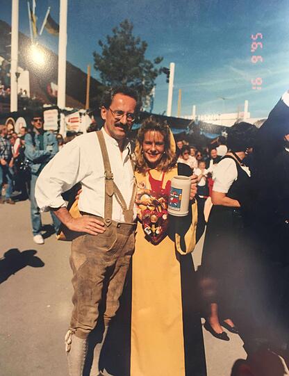 Silja Schrank-Steinberg als Münchner Kindl im Jahr 1995. Hier mit dem damaligen Oberbürgermeister Christian Ude (SPD).