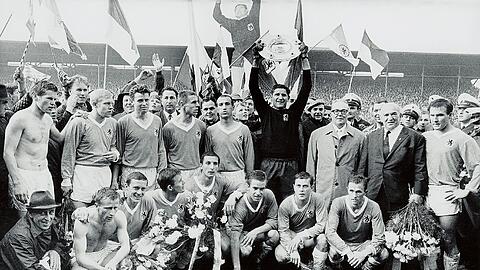 Die alten Zeiten, der größte Erfolg: Radenkovic & Co. feiern den Meistertitel 1966.