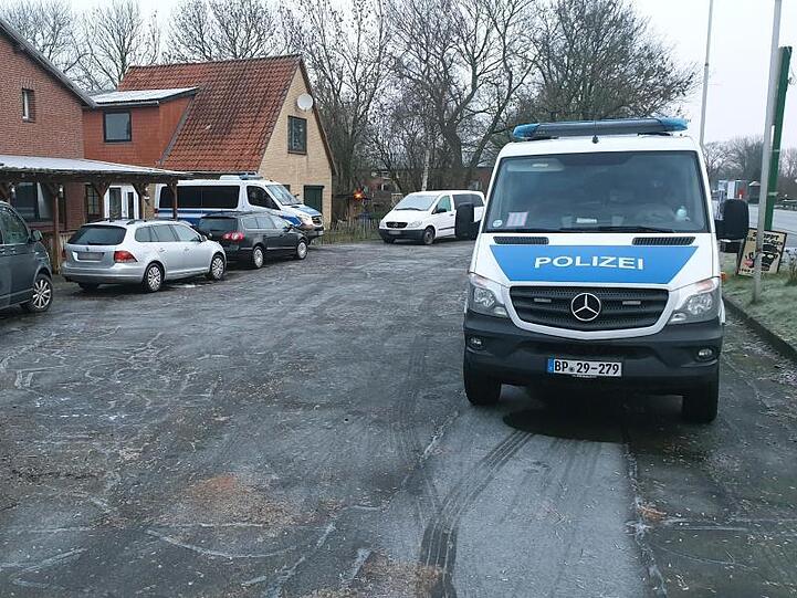 Das Trio erwog, beim Anschlag ein Kraftfahrzeug einzusetzen.