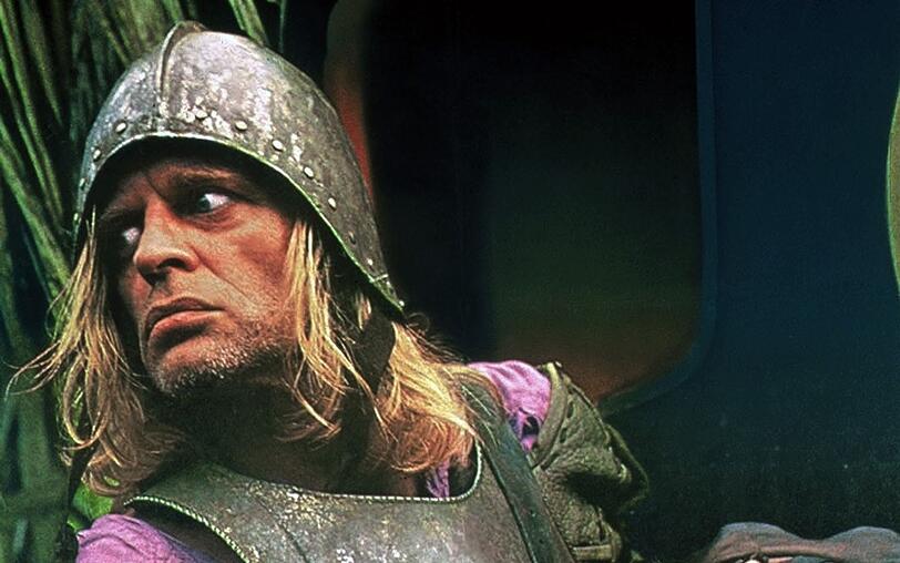 Szene aus "Aguirre, der Zorn Gottes": Lope de Aguirre (Klaus Kinski) wollte mit seiner von einem Indianerpfeil t&ouml;dlich getroffenen Tochter Flores (Cecilia Rivera) eine neue Dynastie gr&uuml;nden.