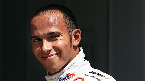Lewis Hamilton jubelt in Valencia über die Pole.