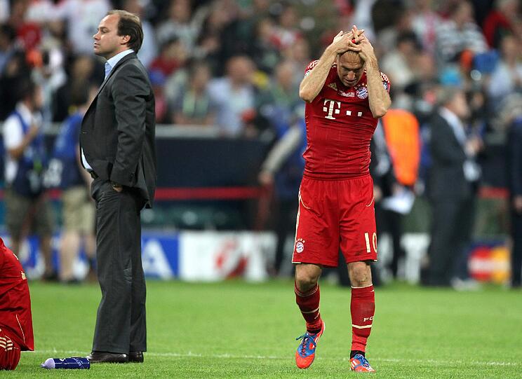 Tränen, Entsetzen, Verzweiflung. Die Bayern-Stars können nicht fassen, was geschehen ist.