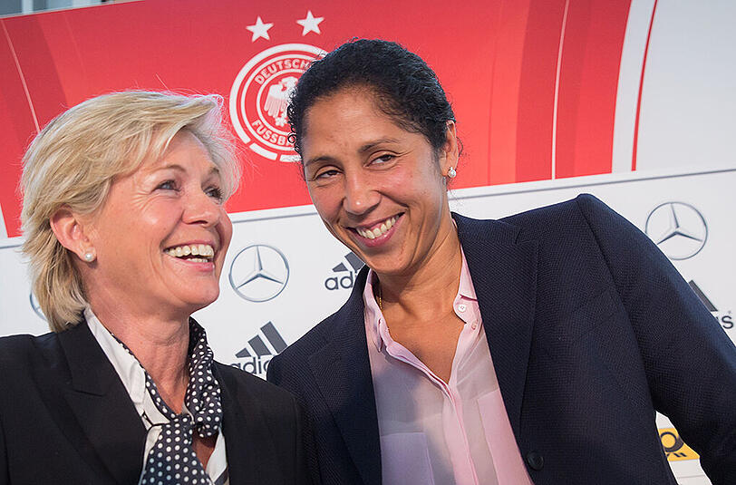 Silvia Neid und ihre Nachfolgerin Steffi Jones (rechts).