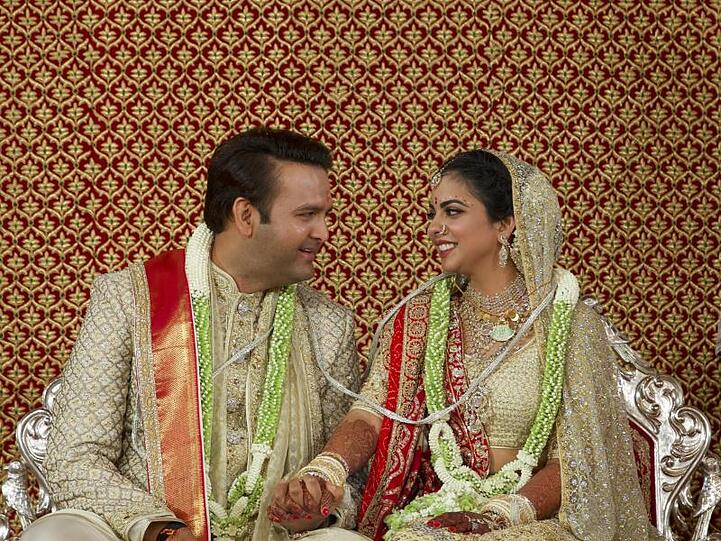 Isha Ambani (r) und Anand Piramal bei ihrer Hochzeit.