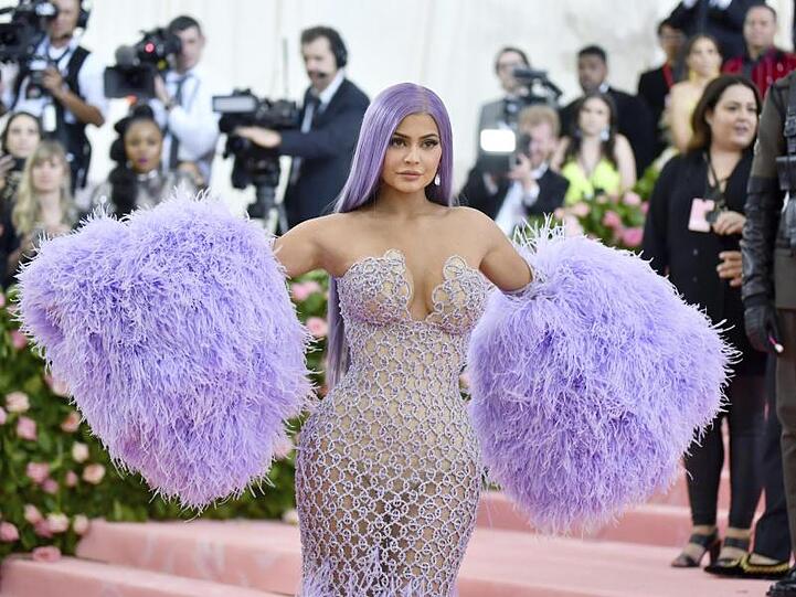 Nach der Emmy-Verleihung musste Kylie Jenner jetzt auch die Pariser Fashion Week absagen.