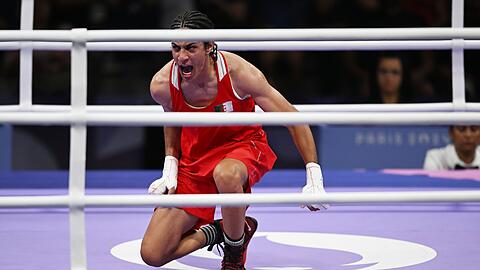 Hält dem Druck stand: Algeriens Boxerin Imane Khelif holt eine Medaille.