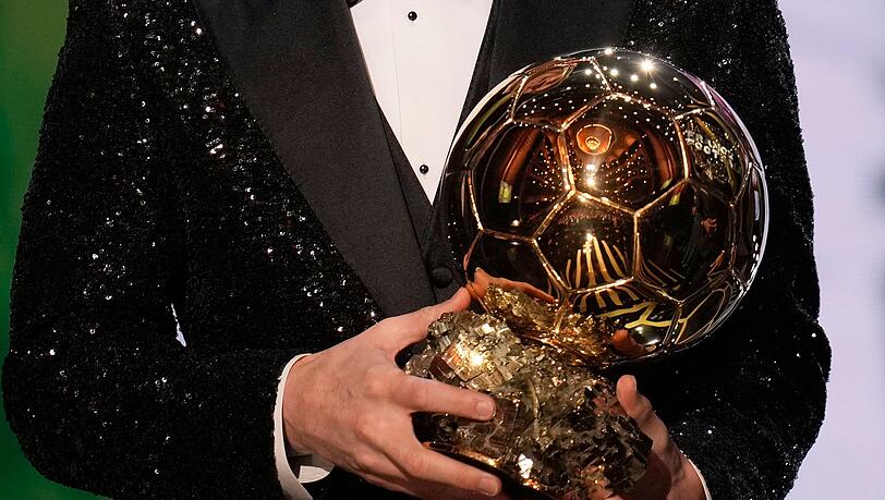 Der Goldene Ball ist im Profifu&szlig;ball ein Prestigepreis. (Archivbild)
