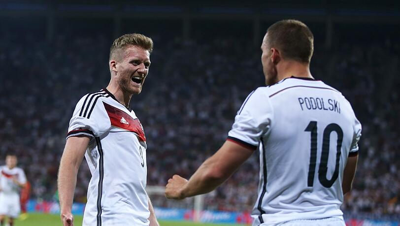 Zwei, die sich Hoffnungen machen: Lukas Podolski (r.) und André Schürrle Zwei, die sich Hoffnungen machen: Lukas Podolski (r.) und André Schürrle