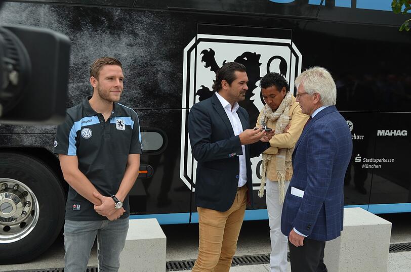 Das ist der neue Teambus für die Löwen.