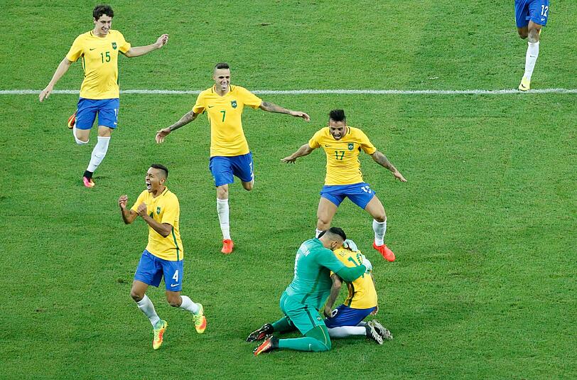 Freudentränen: Zwei Jahre nach dem 7:1-Debakel gegen Deutschland bei der WM, gewinnen die Brasilianer Gold bei Olympia.